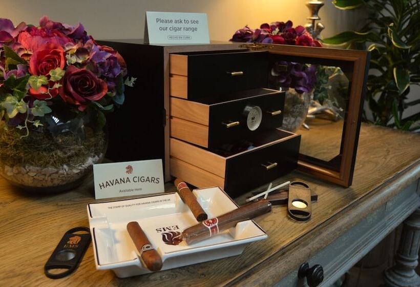 Отель Le Bouchon Brasserie &