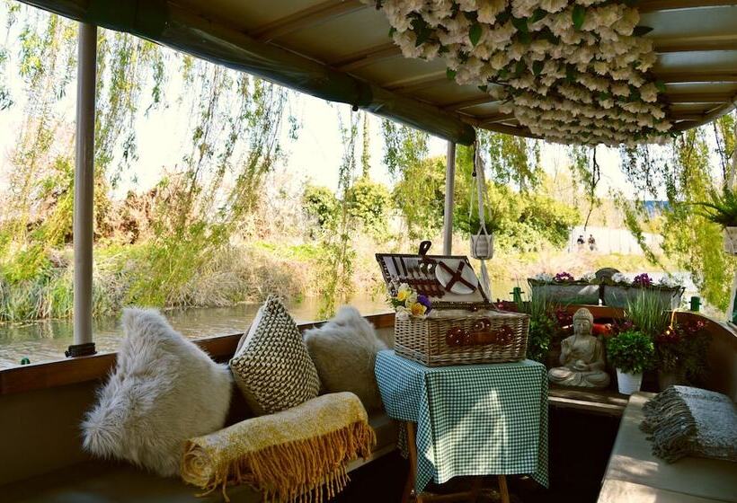 Отель Le Bouchon Brasserie &