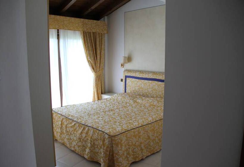 Отель Le Corti Del Lago