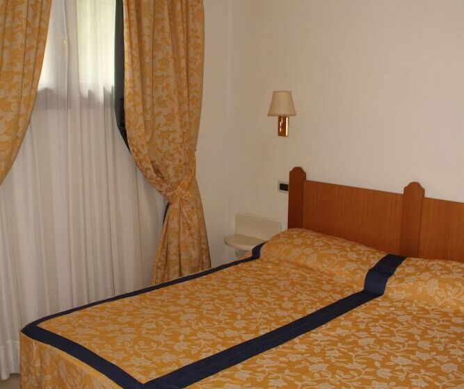 Отель Le Corti Del Lago