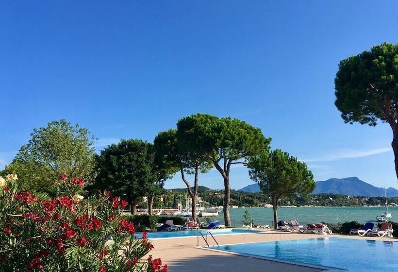 Отель Le Corti Del Lago