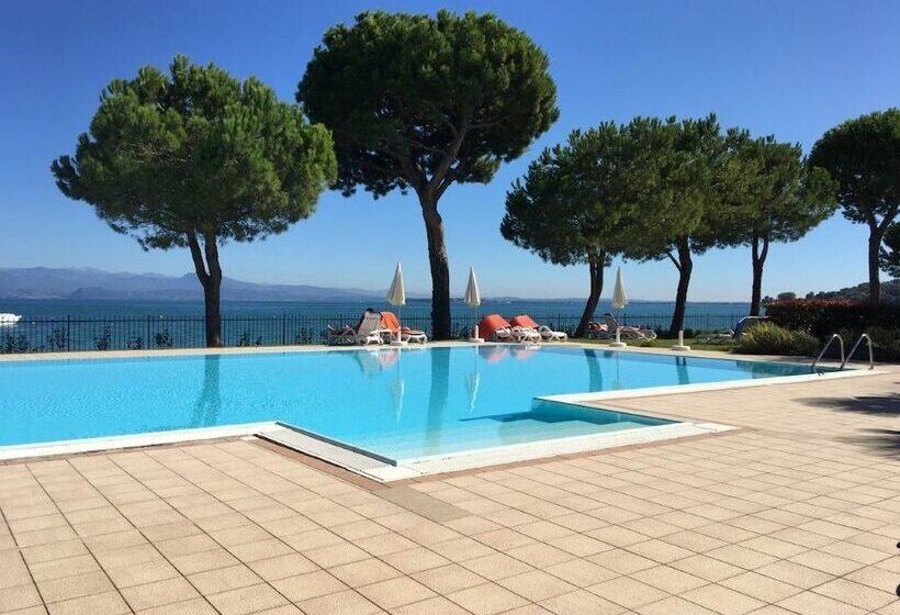 Отель Le Corti Del Lago