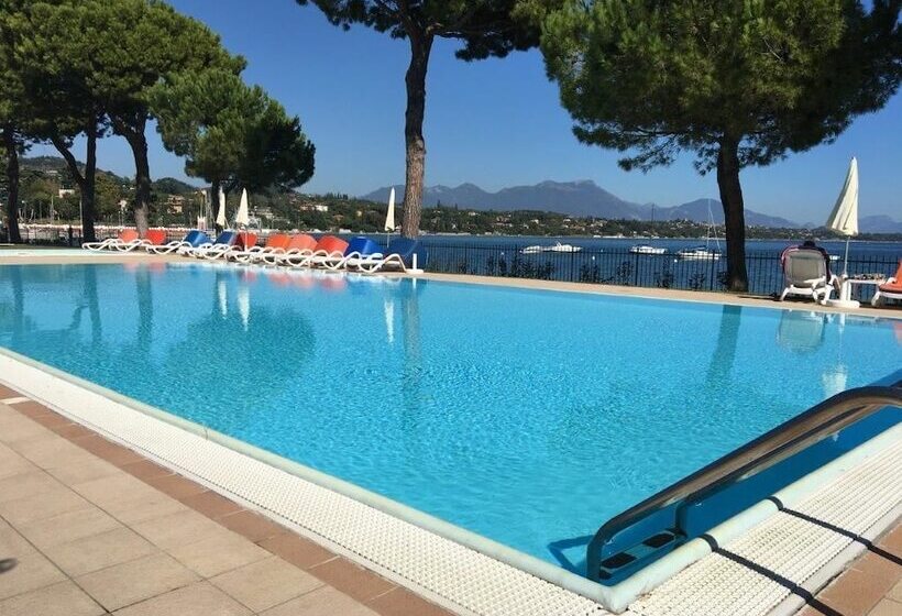 Отель Le Corti Del Lago