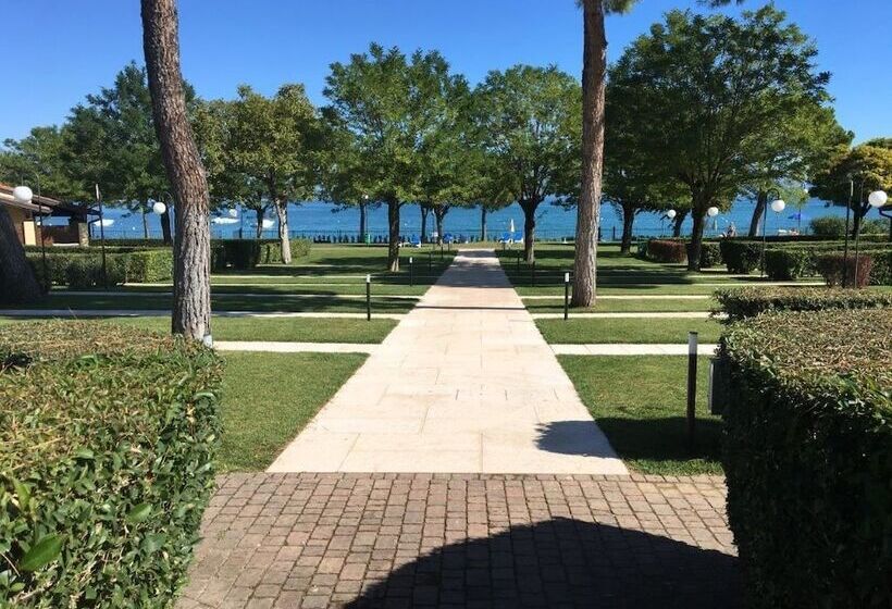 Отель Le Corti Del Lago