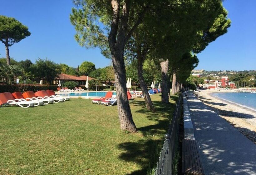 Отель Le Corti Del Lago