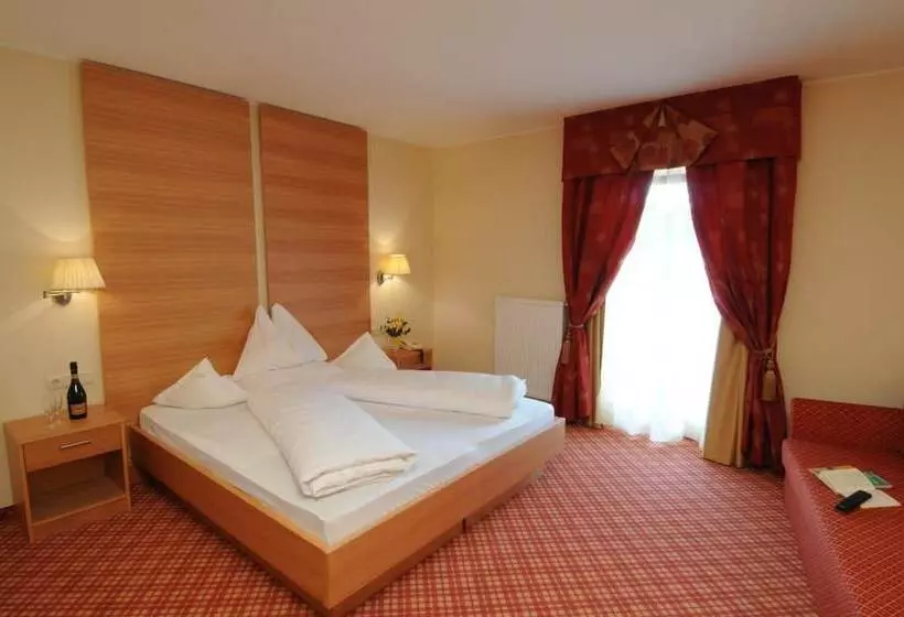 هتل Stamserhof