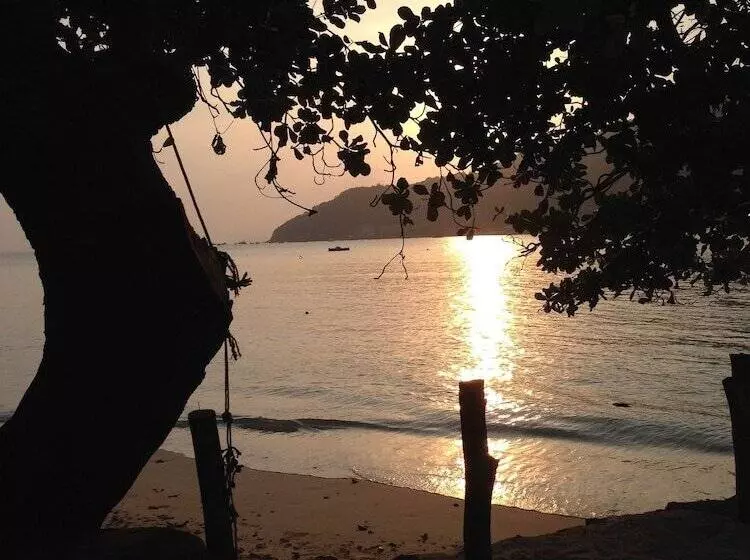 ホテル The Barat Perhentian Beach Resort