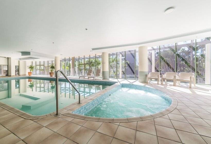 בית מלון כפרי The Meriton Apartments On Main Beach