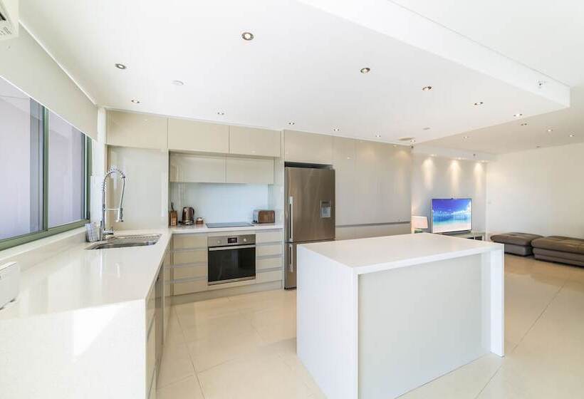 בית מלון כפרי The Meriton Apartments On Main Beach