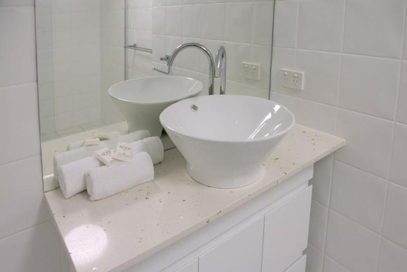 בית מלון כפרי The Meriton Apartments On Main Beach