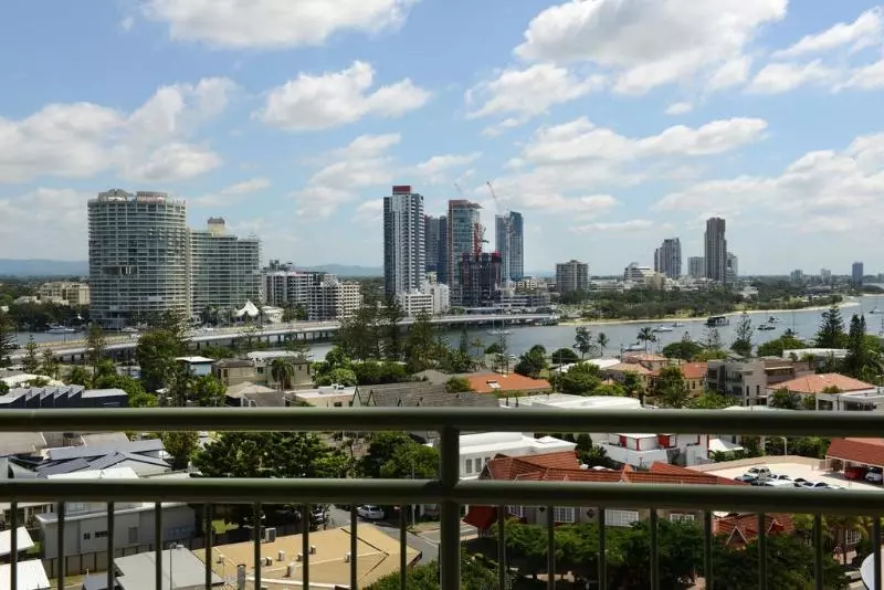 ホテル The Meriton Apartments On Main Beach