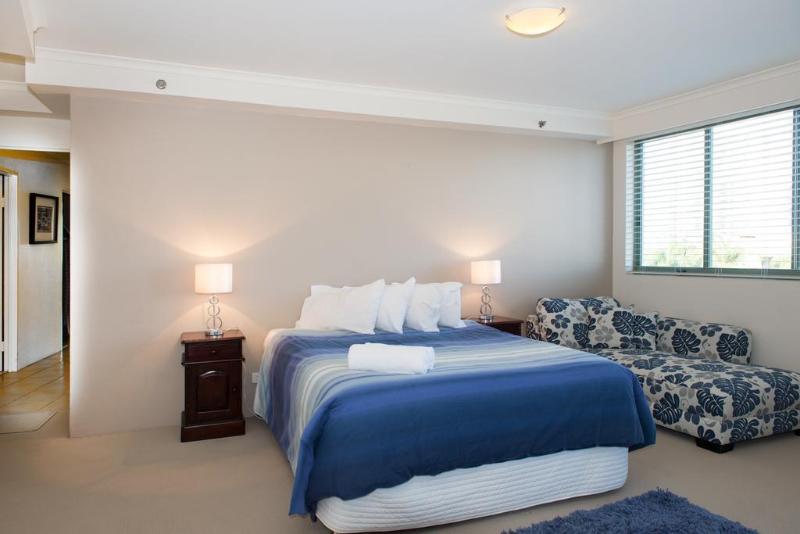 בית מלון כפרי The Meriton Apartments On Main Beach