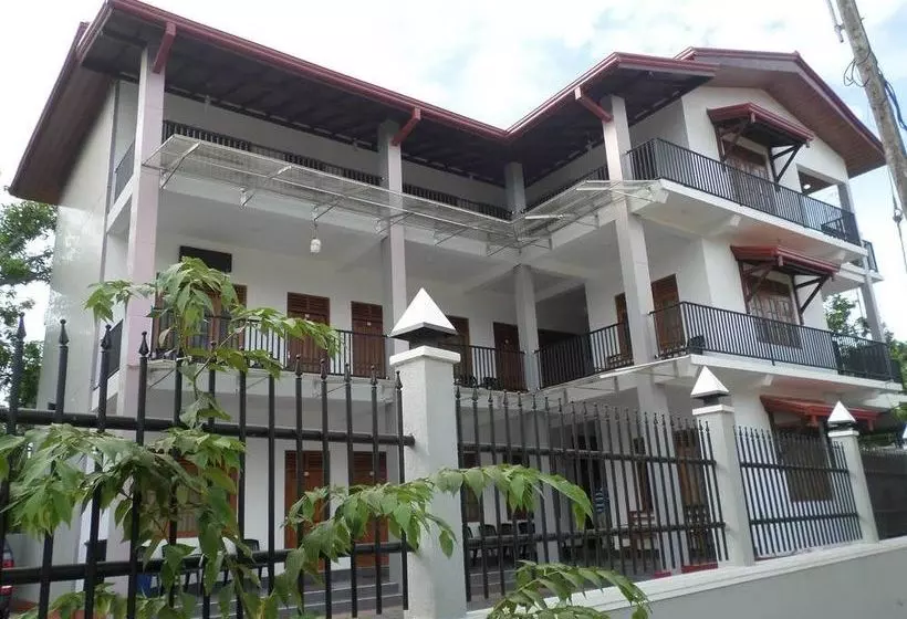 ホテル Vista Rooms Dammarakkitha Road