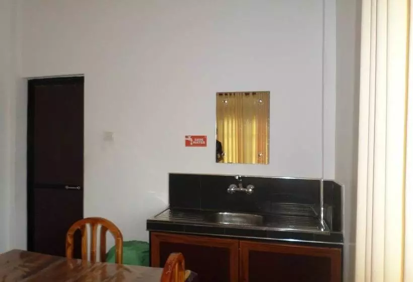 ホテル Vista Rooms Dammarakkitha Road