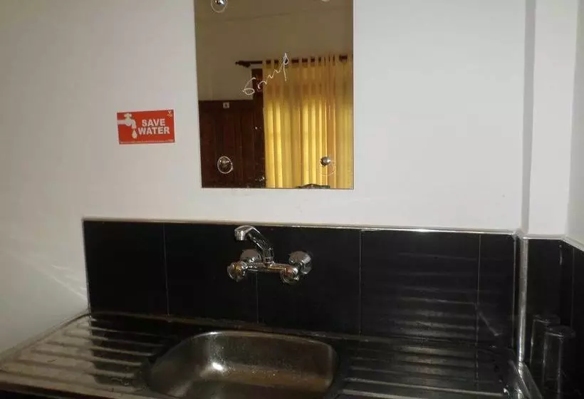ホテル Vista Rooms Dammarakkitha Road