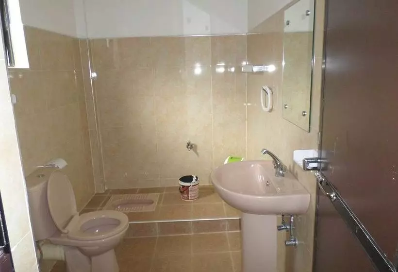 ホテル Vista Rooms Dammarakkitha Road