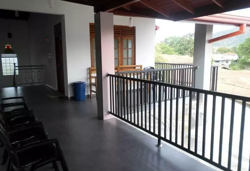 ホテル Vista Rooms Dammarakkitha Road