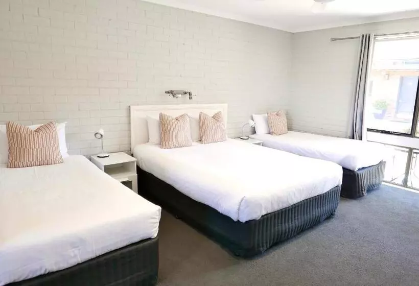 モーテル Pelican Motor Inn