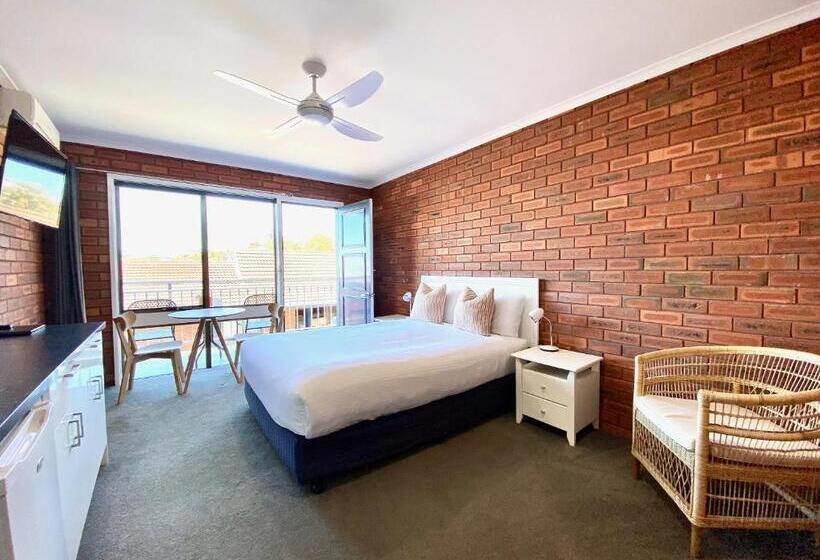 モーテル Pelican Motor Inn