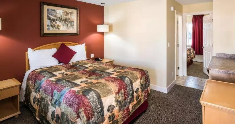 モーテル Sahara Courtyard Inn Penticton