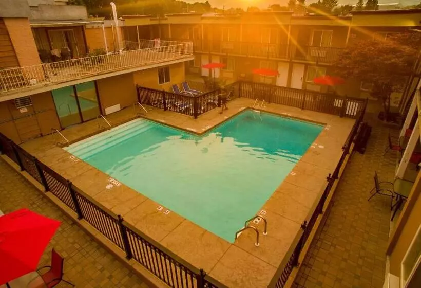 モーテル Sahara Courtyard Inn Penticton