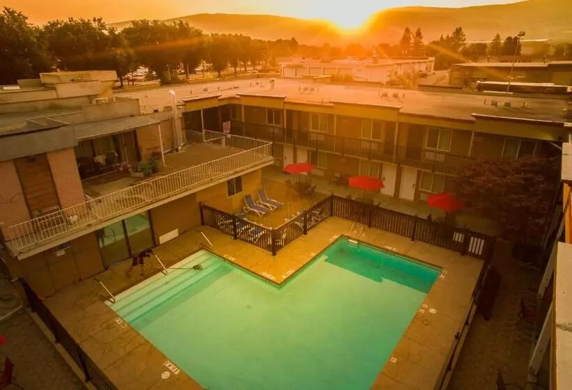 モーテル Sahara Courtyard Inn Penticton