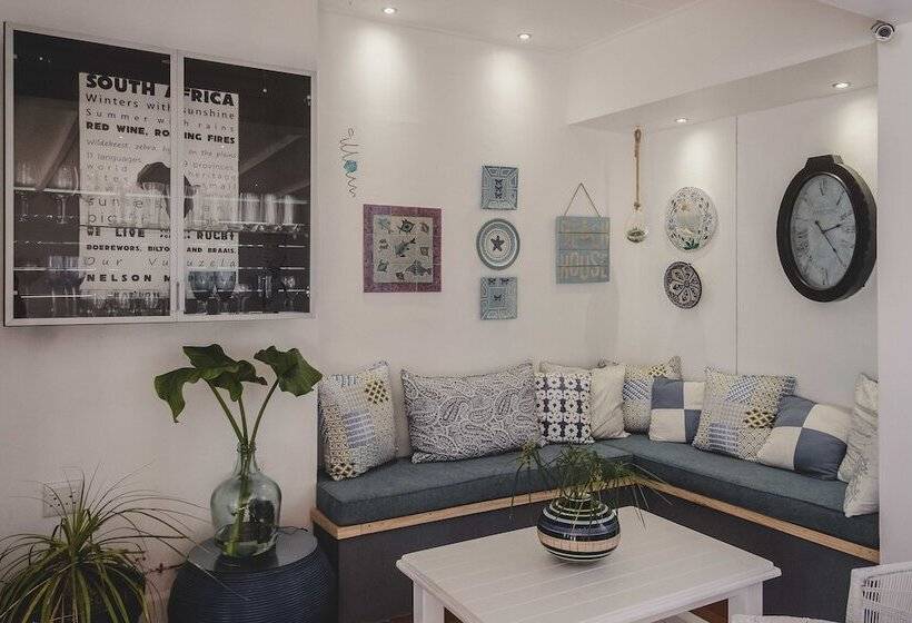 פנסיון Admiralty Beach House