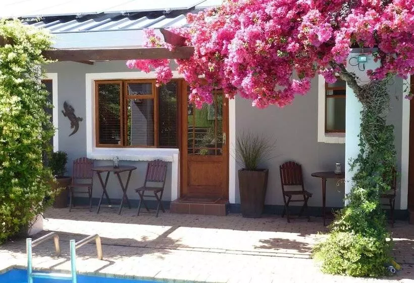 پانسیون Marula Lodge