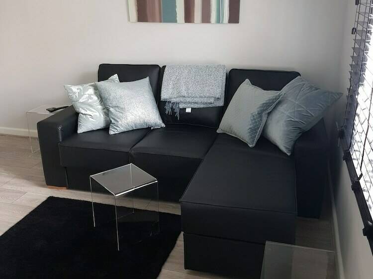 Select Serviced Accommodation   Gweal Place