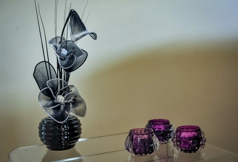 Select Serviced Accommodation   Gweal Place