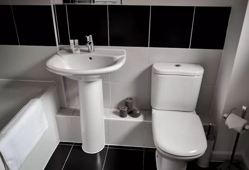 Select Serviced Accommodation   Gweal Place