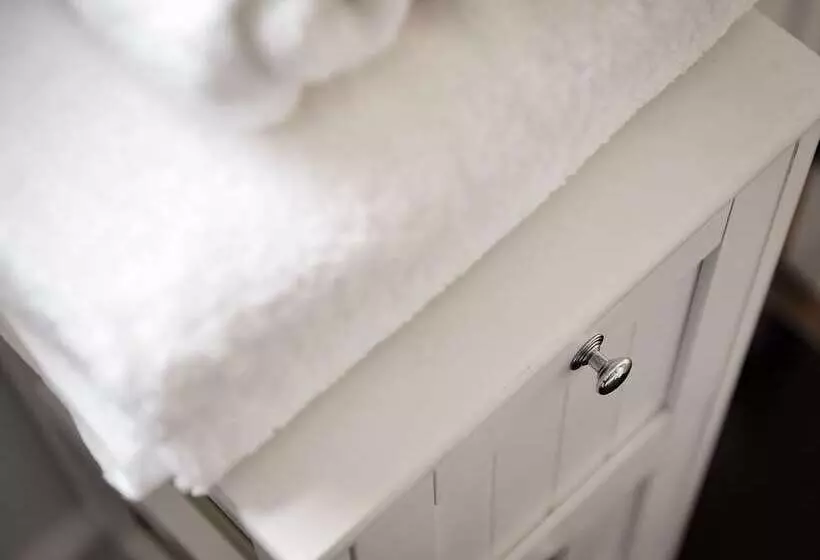 Select Serviced Accommodation   Gweal Place
