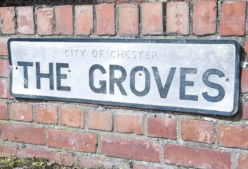 The Boathouse Inn & Riverside Rooms