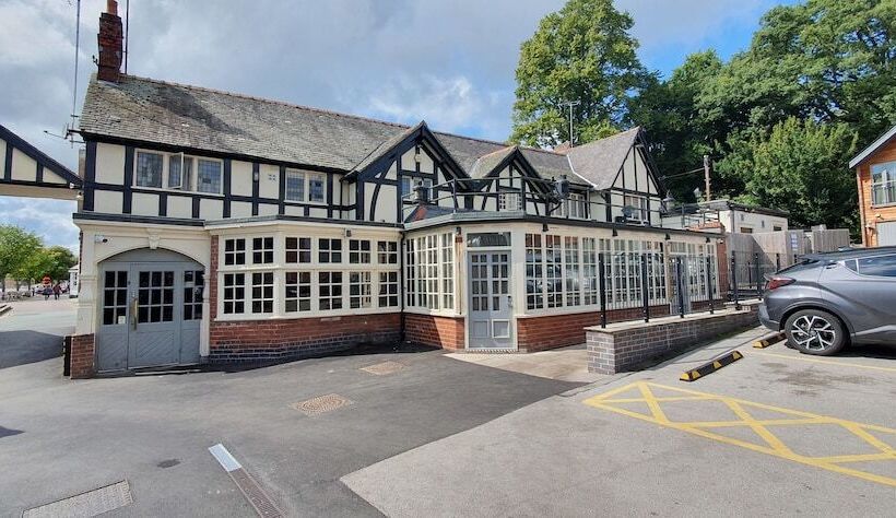 The Boathouse Inn & Riverside Rooms