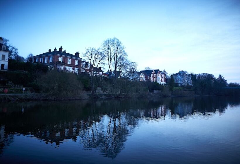 The Boathouse Inn & Riverside Rooms