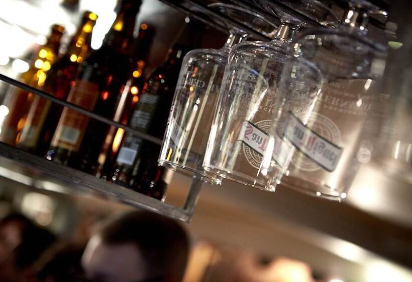 The Boathouse Inn & Riverside Rooms