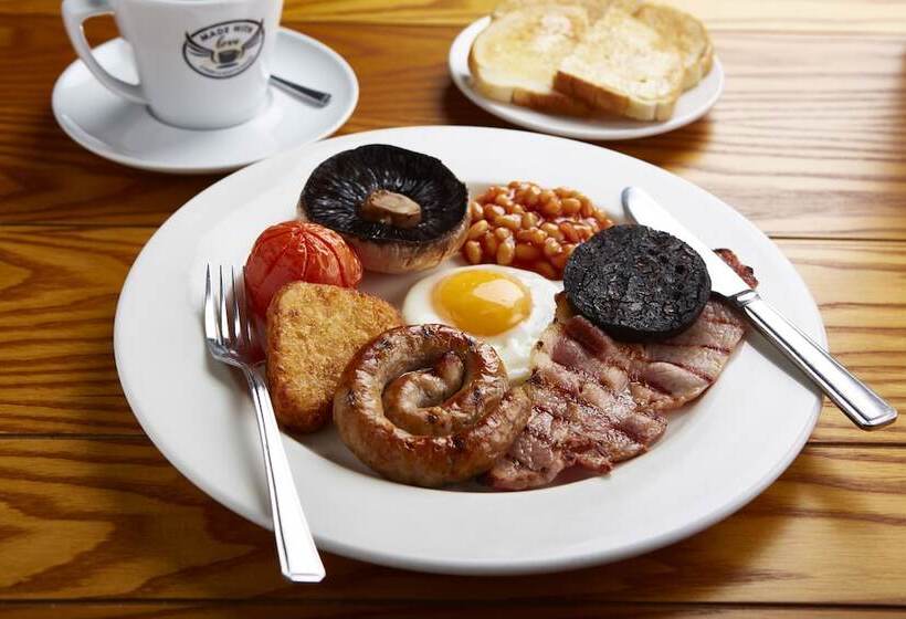 The Boathouse Inn & Riverside Rooms