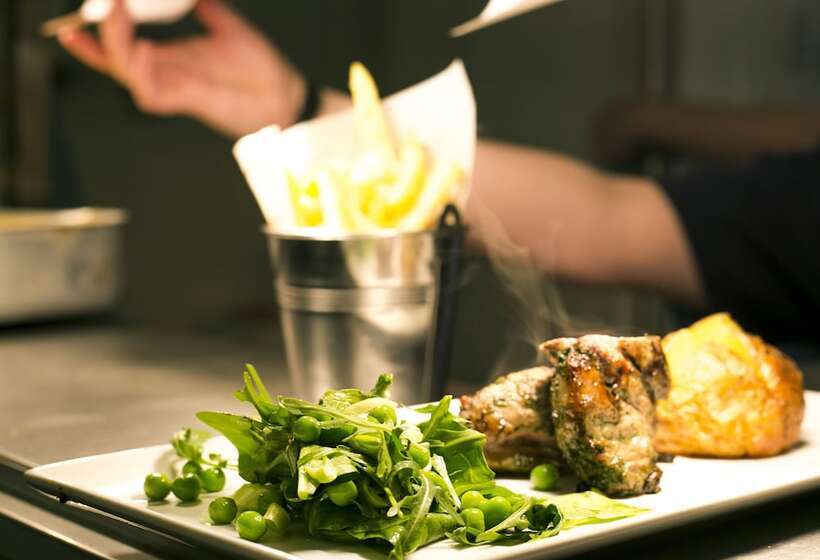 The Boathouse Inn & Riverside Rooms