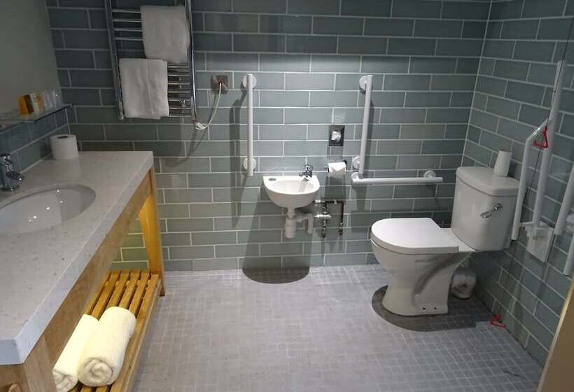 The Boathouse Inn & Riverside Rooms