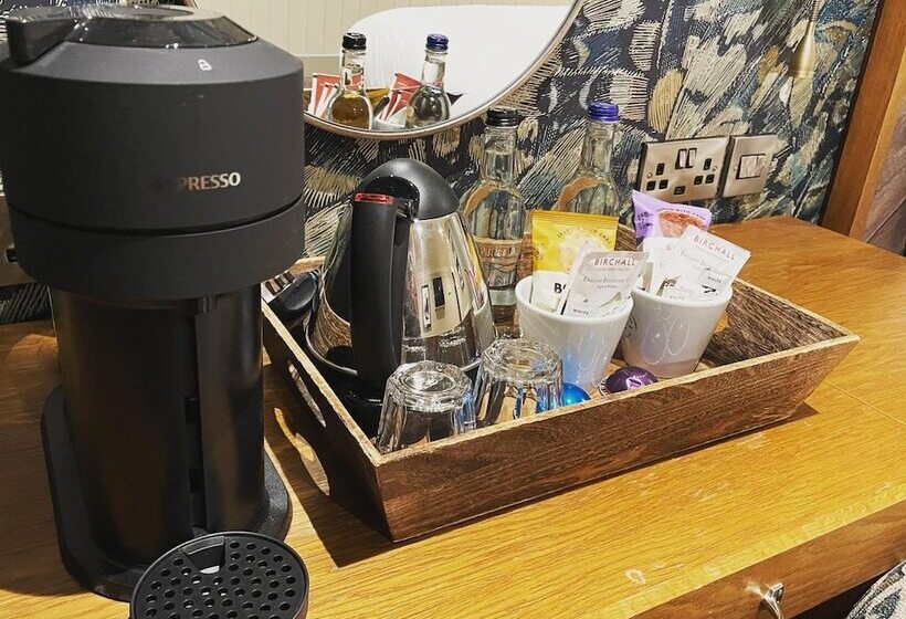 The Boathouse Inn & Riverside Rooms