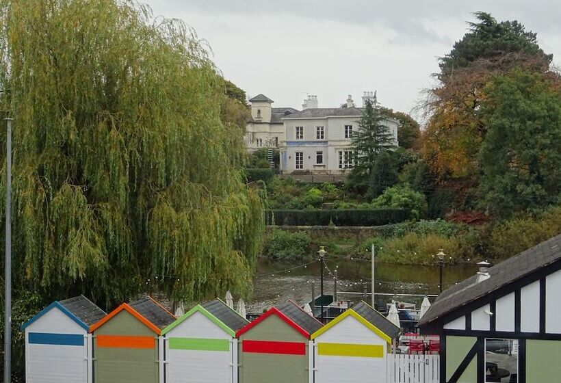 The Boathouse Inn & Riverside Rooms