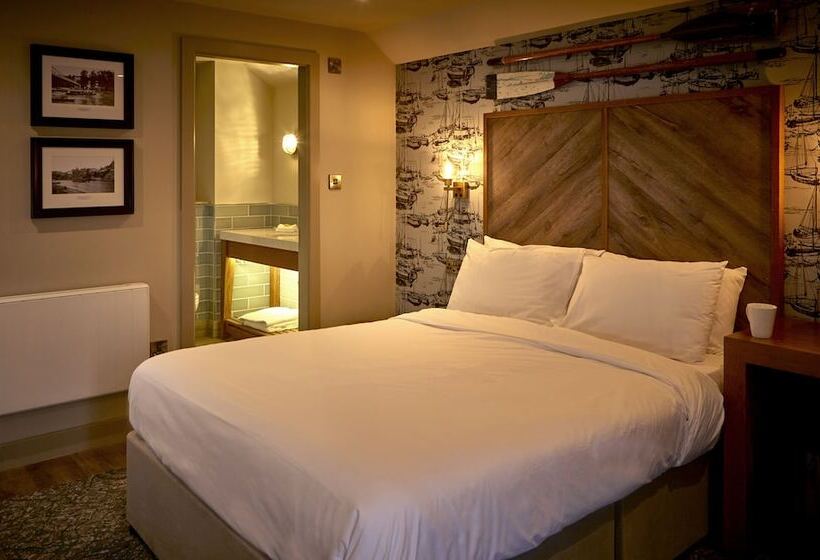 The Boathouse Inn & Riverside Rooms