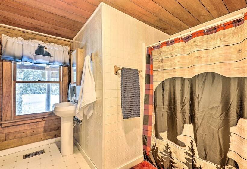 Black Bear Lodge: A Rural White Mtns Retreat