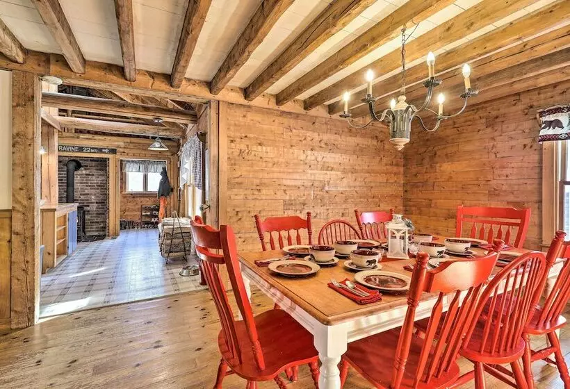 Black Bear Lodge: A Rural White Mtns Retreat