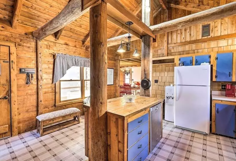 Black Bear Lodge: A Rural White Mtns Retreat