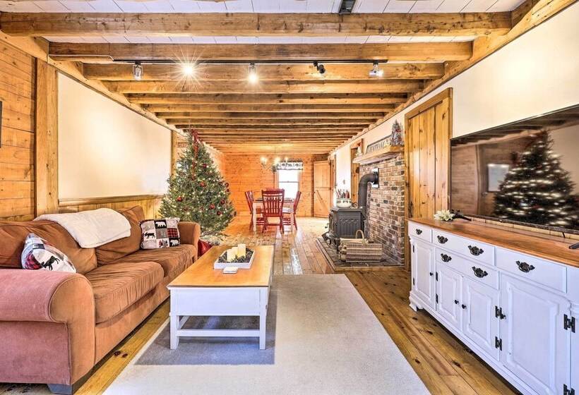 Black Bear Lodge: A Rural White Mtns Retreat