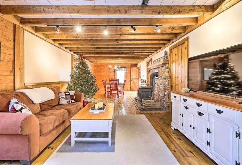 Black Bear Lodge: A Rural White Mtns Retreat