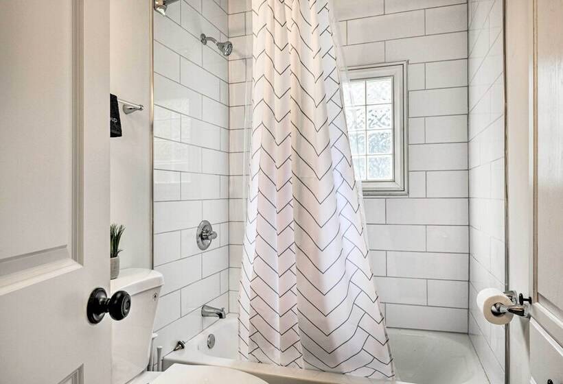 Chic Charlotte Retreat < 3 Miles To Downtown!