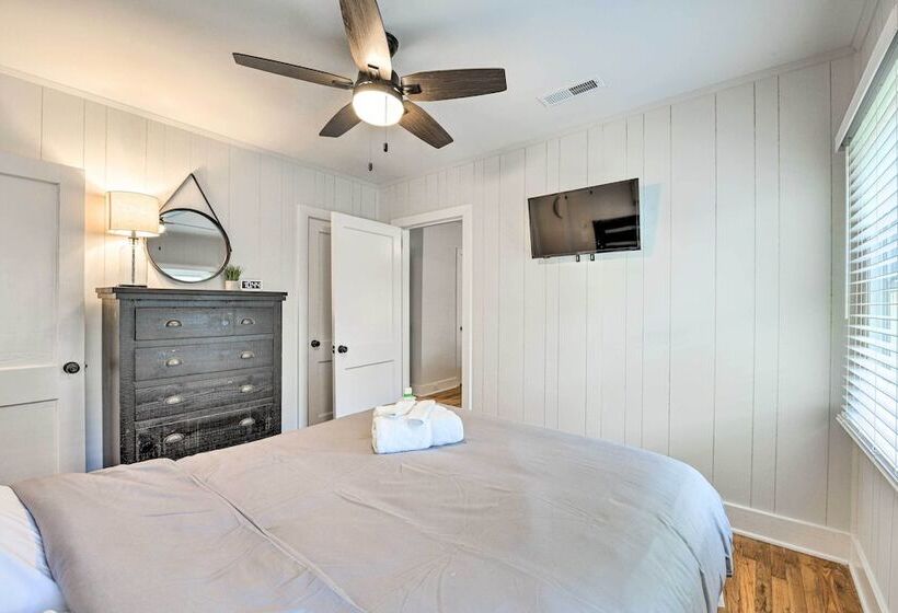 Chic Charlotte Retreat < 3 Miles To Downtown!