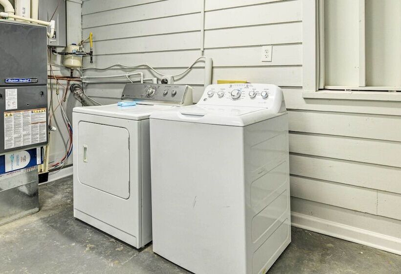 Chic Charlotte Retreat < 3 Miles To Downtown!